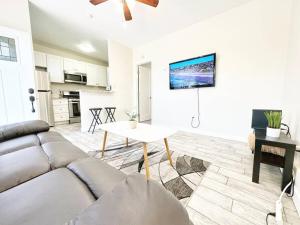 Modern Retreat Just Outside The City