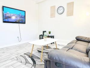 Modern Retreat Just Outside The City