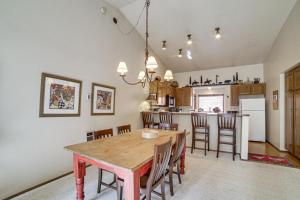 Mammoth Lakes Condo Walk to Village and Gondola!