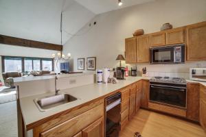 Mammoth Lakes Condo Walk to Village and Gondola!