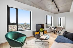 Ocean Views, Modern, Fast Wifi, Southbank Location