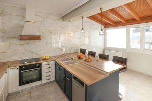 Luminous Penthouse big veranda by GHH