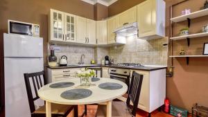 Intimo OldTown Romantic Apartment