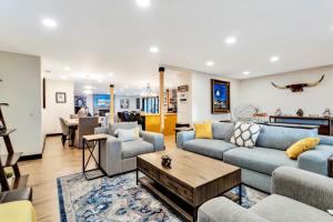 Joshua Tree Villa with Pool & Hot Tub - 20 Acres, Game Room, Near National Park