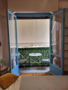 Viva la Frida Boho Apartment in Central Athens