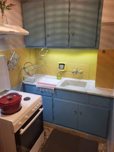 Viva la Frida Boho Apartment in Central Athens