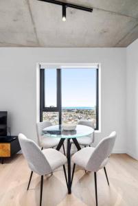 Ocean Views, Modern, Fast Wifi, Southbank Location