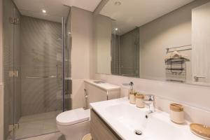 Quiet 1BR with river view