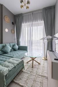 Quiet 1BR with river view