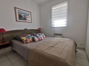 Appartements La Maison Bleue, village vacances, piscine, parking : photos des chambres