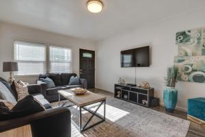 Van Nuys Abode with Patio, 7 Mi to Universal Studios