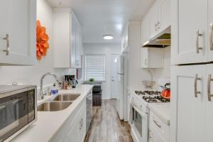 Van Nuys Abode with Patio, 7 Mi to Universal Studios