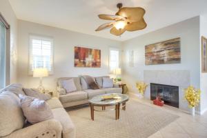 2 Mi to Empire Polo Club Indio Home with Fireplace! - 3hvězdičkové hotely ve městě Indio