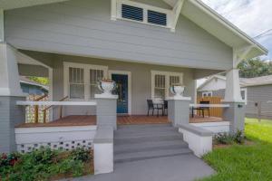 Rustic Bungalow Near Downtown Foodie Hotspots