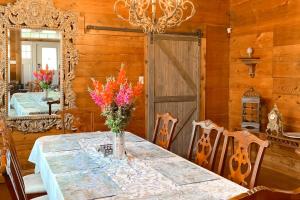 3BR Whimsical Home in a Great Location with Porch