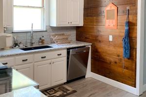 3BR Whimsical Home in a Great Location with Porch