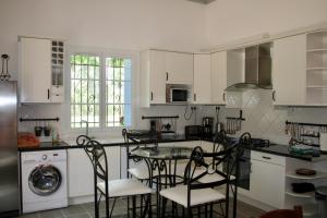 Maisons de vacances Gites avec Piscine et Jacuzzi au Mas de Cadoule : photos des chambres