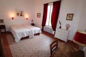 Maisons de vacances Gites avec Piscine et Jacuzzi au Mas de Cadoule : photos des chambres