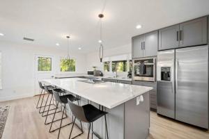 Uptown Sedona Retreat wit Views and Hot Tub