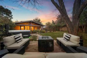 Upscale Uptown retreat home with HotTub and Views