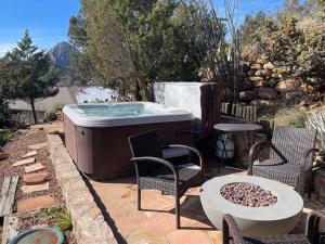 Top of uptown Sedona with Panoramic Views and Hot Tub - 4hvězdičkové hotely ve městě Sedona