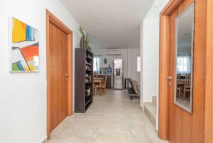 Spotless 3 BRs house w pool