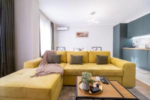 Modern & Elegant City Center Apartments