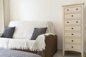 Sunny studio with seaview