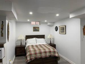 Large Separate Entrance Basement Unit 2Beds 1Washroom Sleeps 4-6