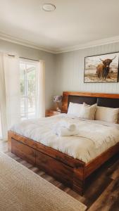 Savvanah Farmstay family friendly home with stunning views and spa
