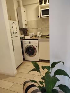 Excelente departamento para 2 personas con balcón a la calle