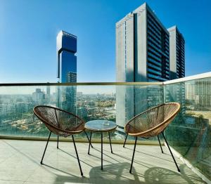 Chic Apt Hameni Tower, JVC Bright with Pool View