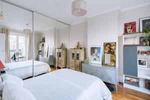 Charming 1BD Apartment w intimate Patio Jaurès !