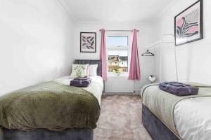 Sleeps 10, CINEMA TV , 2 baths, 10 mins to Stratford