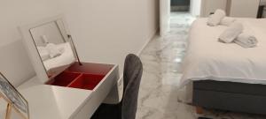 3 Rooms Sunrise Marble Apart - Panoramic Seaview - Casa del Mar