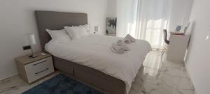 3 Rooms Sunrise Marble Apart - Panoramic Seaview - Casa del Mar