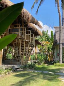 Giường Đơn Trong Phòng Nghỉ Tập Thể Cho Cả Nam Và Nữ (Single Bed in Mixed Dormitory Room)