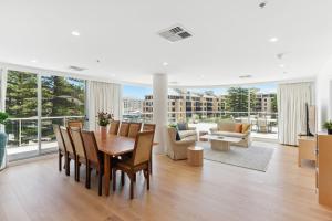 Belle Escapes - Sea the Views