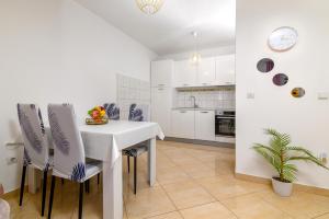 Apartments with parking space Liznjan, Medulin - 21802