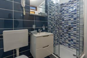 Apartments with parking space Porec - 22124