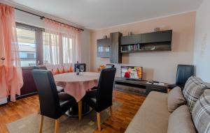Apartments with parking space Porec - 22124