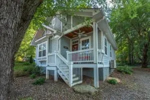 Hummingbird Cottage - Black Mountain