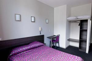 Hotels Hotel Saint Etienne : Chambre Double Confort avec Douche