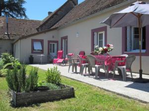 Maison bourbonnaise rénovée avec terrasse, Wifi et parking - FR-1-489-107