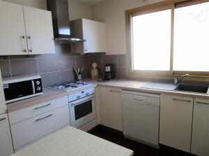 Appartement 4 pièces avec balcon face mer, proche plage et commerces, idéal famillies - FR-1-197-199