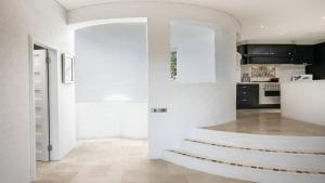 Panoramic Ocean Views and Short Walk To Beach