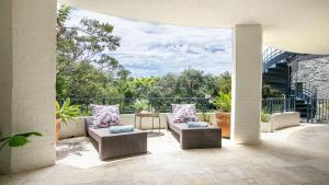 Panoramic Ocean Views and Short Walk To Beach