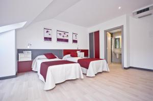 Quadruple Room room in Hotel Ferramenteiro de Portomarin
