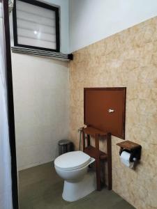 Heritage Home, Hampes