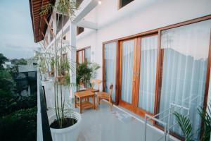 Agatha Mezzanine